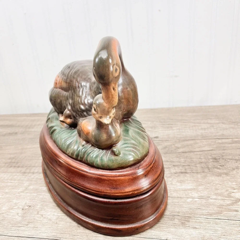 Vintage Ceramic Mother Goose & Gosling Lidded Box | Farmhouse Cottage‎ Decor